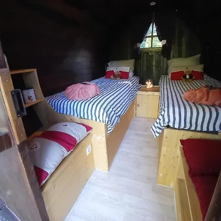 Les Tonneaux De Bed & Breakfast Lisores